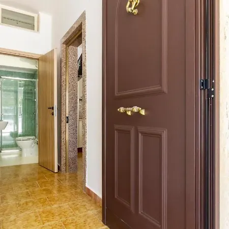 Tafuro Apartment
